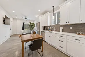 Bayou’s House•KING Bed•Fast Wi-Fi•Luxury Amenities - Image 3