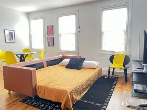 Hip Capitol Hill Apartment - Image 5