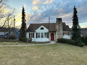 Cozy Cottage, Perfect for Girls Weekend or Family - Image 2