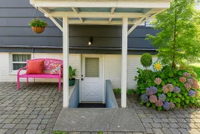 Daylight Basement Apt w/Hot Tub & Sauna | King Bed - Image 5