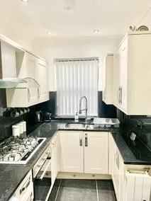 Urba Luxury Stays 4Bed Sheffield University - Image 3