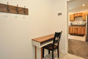 Cozy New Eagle Hideout - Image 4