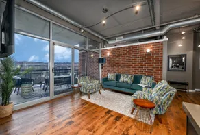 Luxury Condo in Akron Northside District - Image 5
