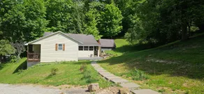 Entire house 1.5 miles from I-64 The Hemlock House - Image 2