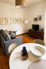 Refined downtown apartment on the lake - Image 2