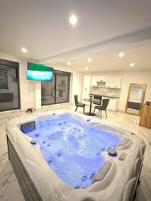 70 m jacuzzi spa walk-in shower terrace Netflix - Image 2