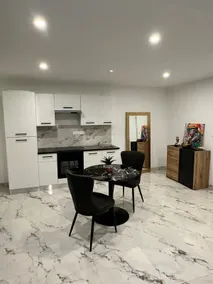 70 m jacuzzi spa walk-in shower terrace Netflix - Image 4