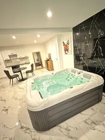 70 m jacuzzi spa walk-in shower terrace Netflix - Image 5