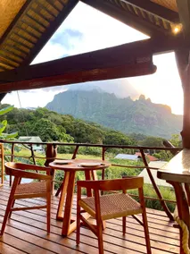 Cozy lagoon-view bungalow in Moorea - Image 2