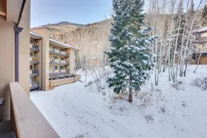 Spacious, mountain view condo next to golf/Nordic skiing with pool & hot tub - Image 2
