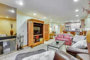 Spacious, mountain view condo next to golf/Nordic skiing with pool & hot tub - Image 3