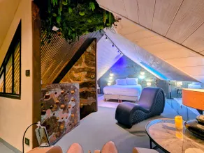 Romantic suite in Carnac with private hot tub & massage - Image 5