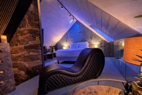 Romantic suite in Carnac with private hot tub & massage - Image 3