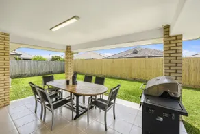 Stylish Cosy Retreat in North Lakes w all Air-Con - Image 4