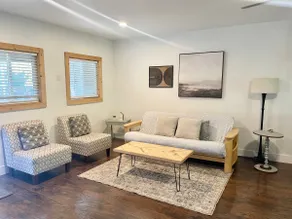2 Bedroom hideaway with backyard - Image 2