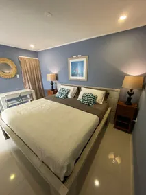 Apartment in Palm Beach - Image 2