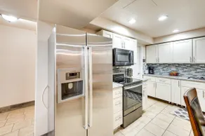 Cozy Basement Apartment on Private Land - Image 4