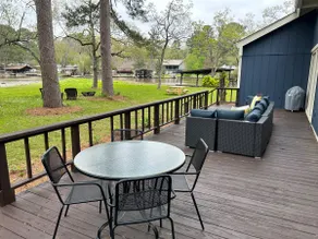 Waterfront Rez Retreat - Spacious Group Getaway - Image 3