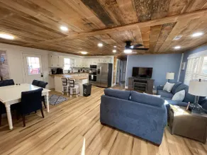 Newly Renovated House near Lake. - Image 3