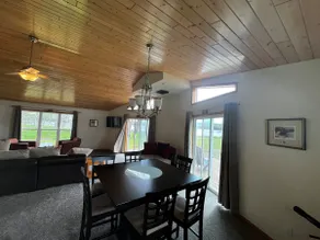 Captivating Lakeside Retreat - Image 3