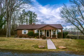 Red Farmhouse Getaway - Image 2