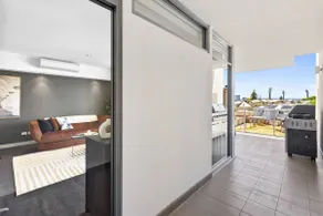 Urban Elegance 3bdrm CATBus PerthCBD,WACA,Optus - Image 5