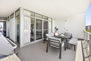 Urban Elegance 3bdrm CATBus PerthCBD,WACA,Optus - Image 4
