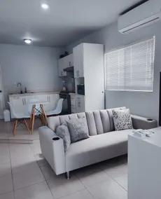 A central and bright studio, - Image 2