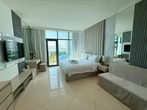 Apartment on Palm Jumeirah Beach Parking - Image 2