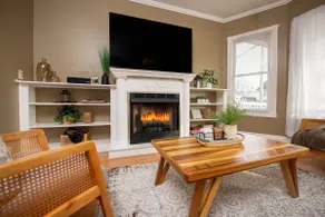 Spacious! Beautiful 3 Bedroom Home Near Downtown! - Image 5