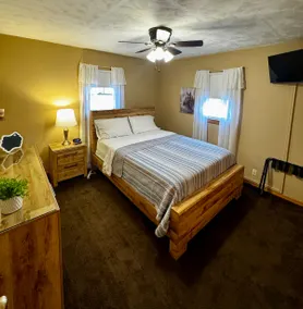 The Paddock • South Ashland Retreat • Near KDMC - Image 2