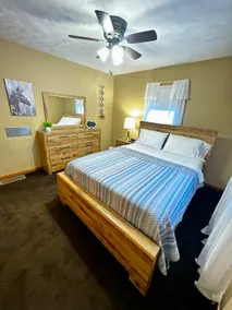 The Paddock • South Ashland Retreat • Near KDMC - Image 4