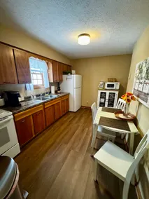 The Paddock • South Ashland Retreat • Near KDMC - Image 5