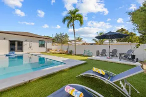 Family Fun Retreat-Oasis Fenced Yard-Pool-Game-BBQ - Image 5