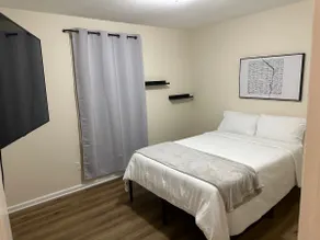 11 mins to PTI; rental car(req); Central location - Image 4