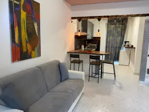 Eva and Zoe's home - Image 3