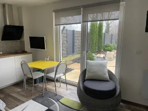 Studio with non-privatized pool - Image 5