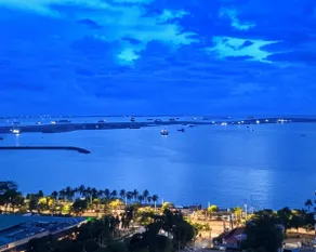 StayLuxia Manilabayview King 2BR 2BA Platinum Suite w/ Balcony Pool Gym Netflix - Image 5