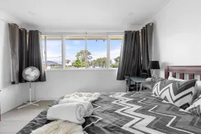Contractors Welcome Spacious 4BR Free Parking - Image 3