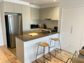 Homely 1BR Foreshore Apt | Free Parking | King Bed - Image 3