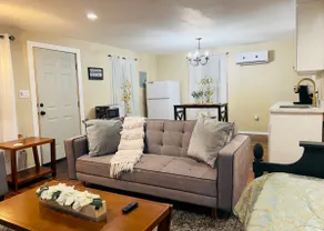 Cozy studio apartment with new pool! - Image 4