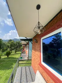 Cabin with balcony and lakeview - Image 3