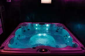 Passion Suite, Private Spa - Image 3