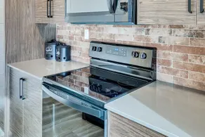 Luxury Townhome in Sylvan Lake - Image 2