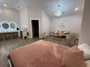 Winery Glam Suite - Image 4