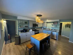 The Hastings Retreat-4 min. to Downtown. - Image 3