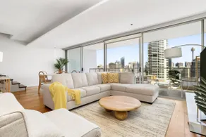 Stylish Double Storey Apt and Harbour Bridge Views - Image 3