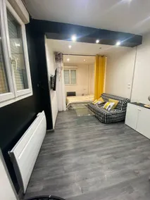 Modern studio in Villeurbanne - Image 2