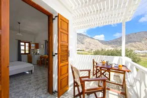 Bright studio with balcony • Almyra - Image 3