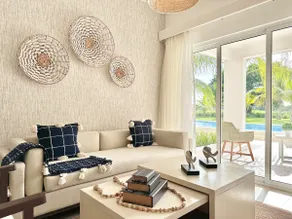 Elegant apartment with pool view - Image 5